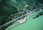 Yachthafen Kuchelau vor dem Kahlenbergerdorf und Einfahrt zum Kuchlauer Hafen, Donau-km 1935 (Yachthafen Kuchelau). : Hafen, Yachthafen, Ortschaft